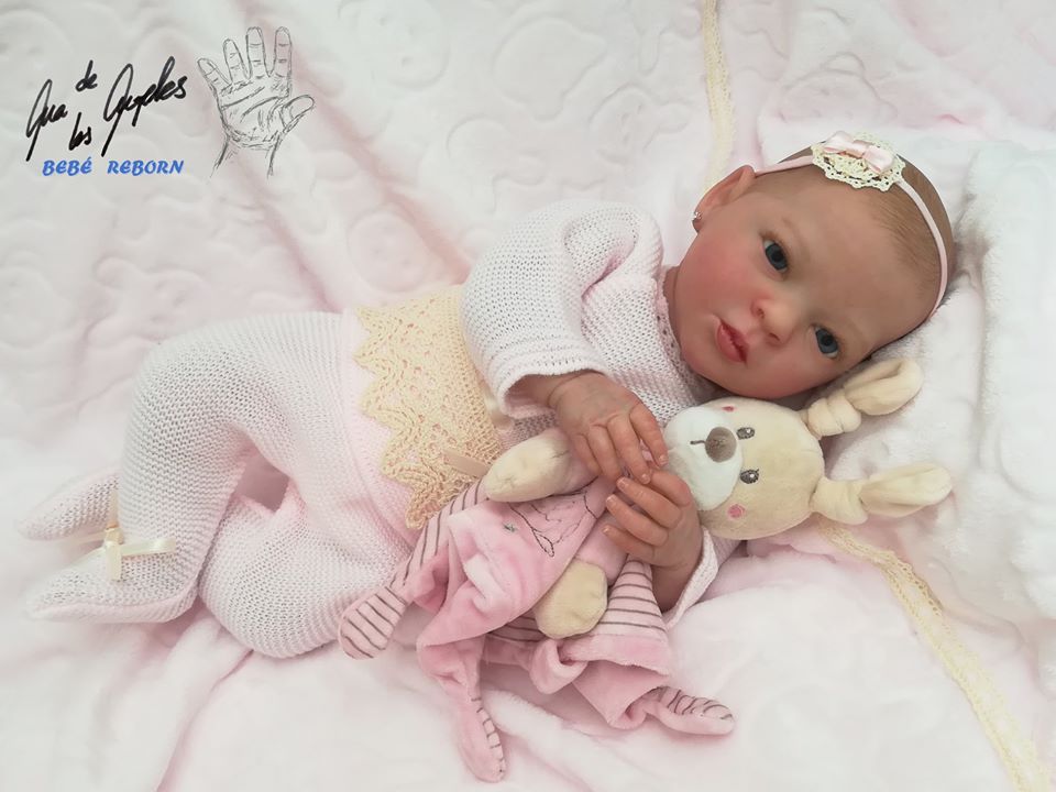 Elizabeth Despierta by Realborn